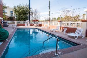 Hotel Comfort Suites Airport