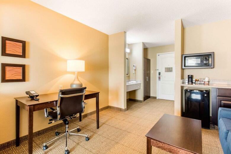 Hotel Comfort Inn & Suites