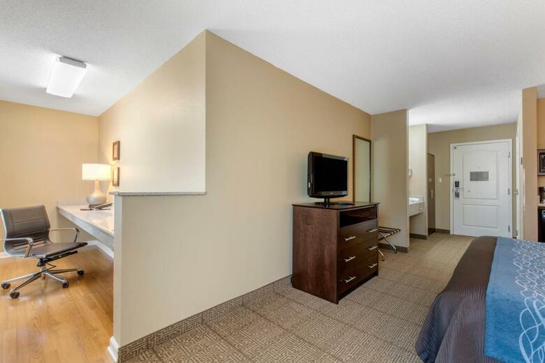 Hotel Comfort Inn & Suites