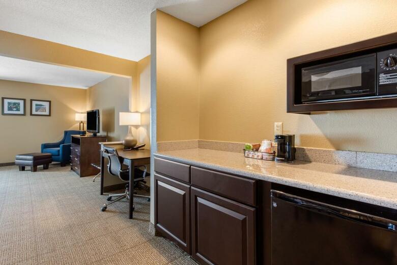 Hotel Comfort Inn & Suites