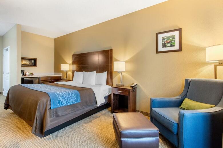 Hotel Comfort Inn & Suites