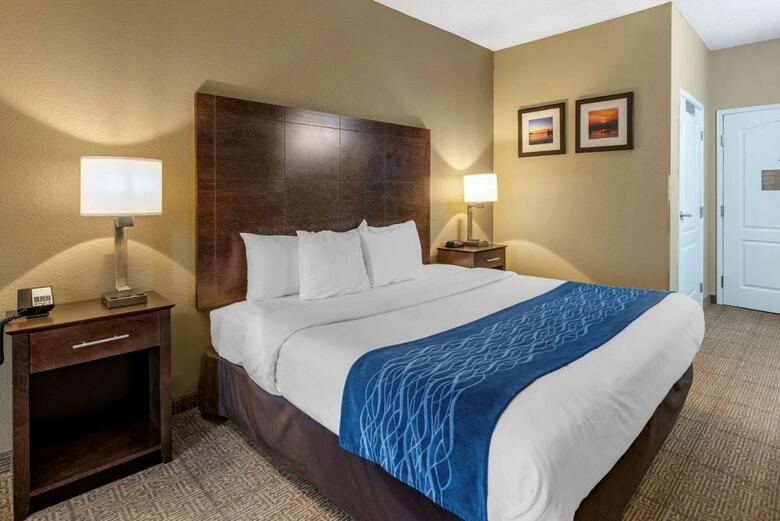 Hotel Comfort Inn & Suites