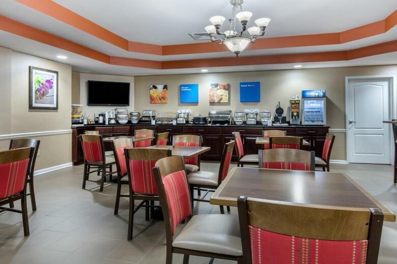 Hotel Comfort Inn & Suites