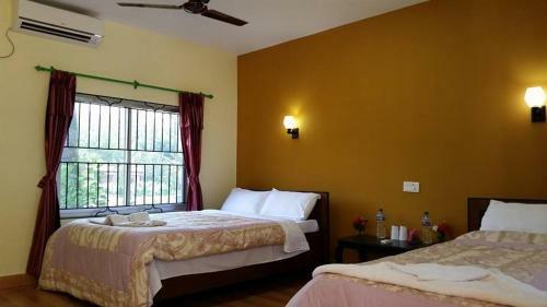 Hotel Chitwan Safari Camp & Lodge