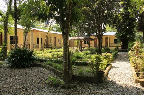 Hotel Chitwan Safari Camp & Lodge