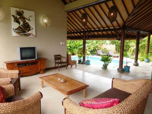 Lovina Beachhouse Villas