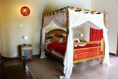 Lovina Beachhouse Villas
