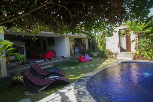 Ratna Villa