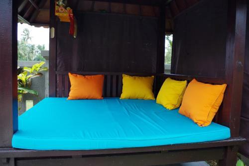 Ratna Villa