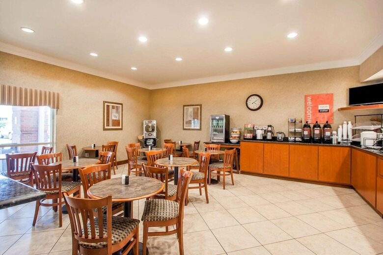 Hotel Comfort Inn & Suites