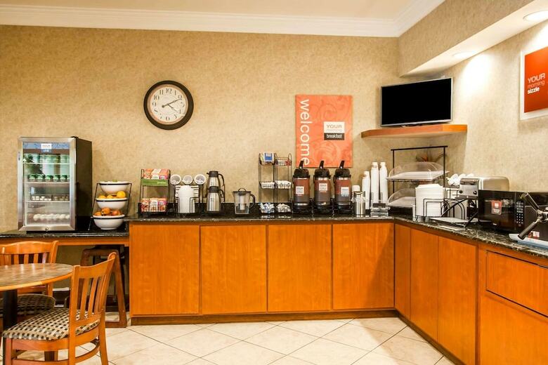 Hotel Comfort Inn & Suites
