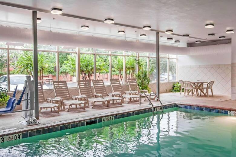 Hotel Comfort Inn & Suites