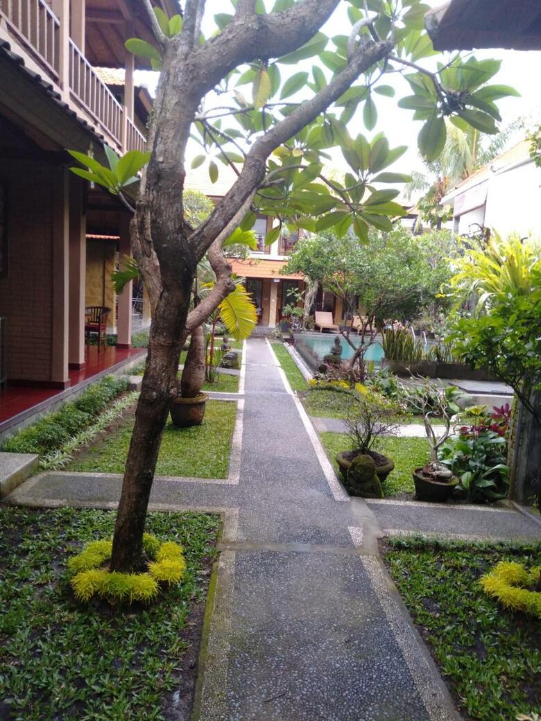 Hostal Merthayasa Bungalows