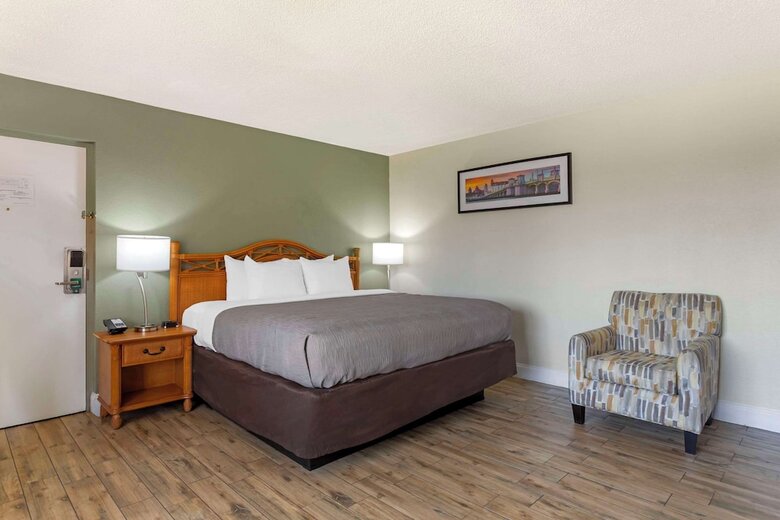 Hotel Comfort Inn