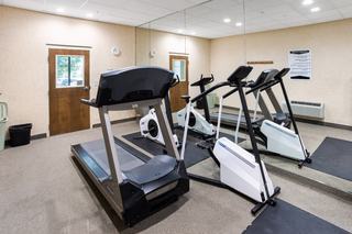 Hotel Quality Inn & Suites Airport