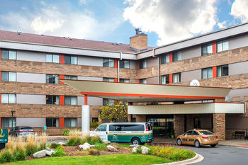 Hotel Quality Inn & Suites Airport