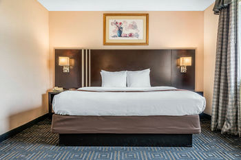 Hotel Quality Inn & Suites Airport
