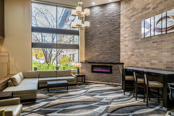Hotel Quality Inn & Suites Airport