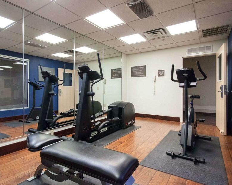 Hotel Comfort Suites Central/i-44