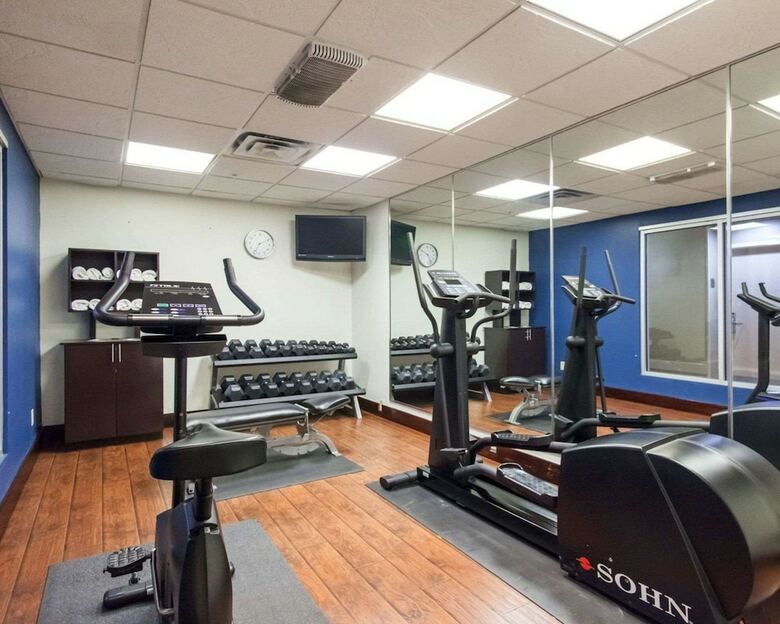 Hotel Comfort Suites Central/i-44