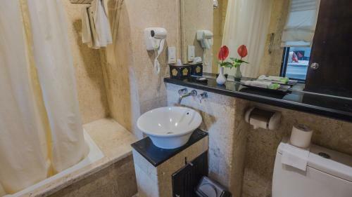 Hotel The Lokha Legian Resort And Spa