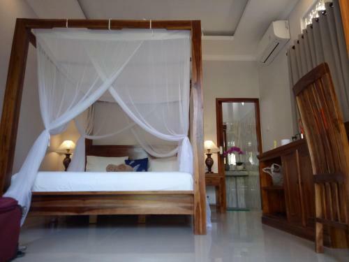 Hostal Suryadina Guest House