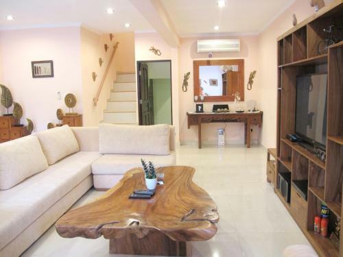Aisha Family Villa
