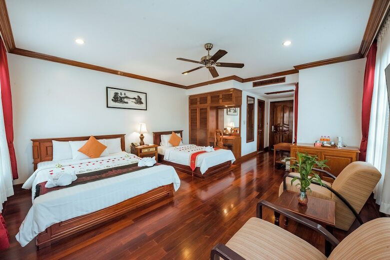 Royal Crown Hotel