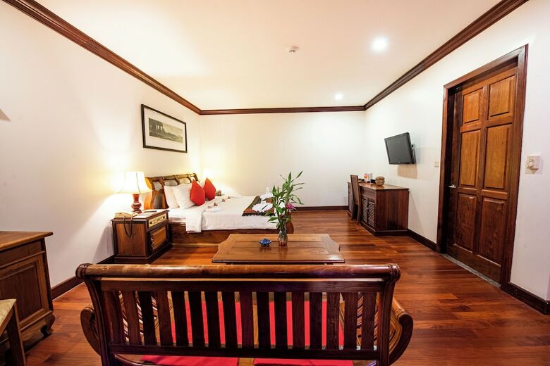 Royal Crown Hotel
