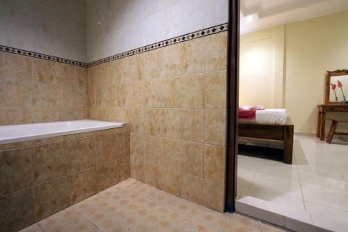 Hostal Pondok Loris Guest House