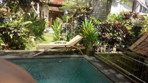 Hostal Pondok Loris Guest House