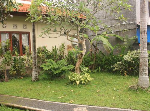 Hostal Pondok Loris Guest House