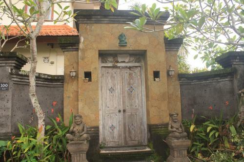 Hostal Pondok Loris Guest House