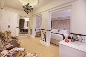 Deluxcious Heritage Hotel