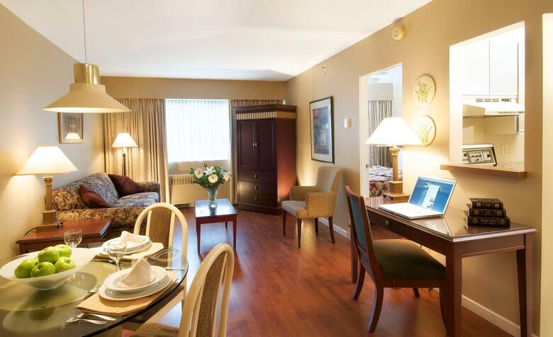 Hotel The Rosellen Suites At Stanley Park (.)