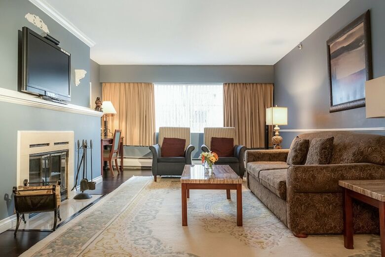 Hotel The Rosellen Suites At Stanley Park (.)