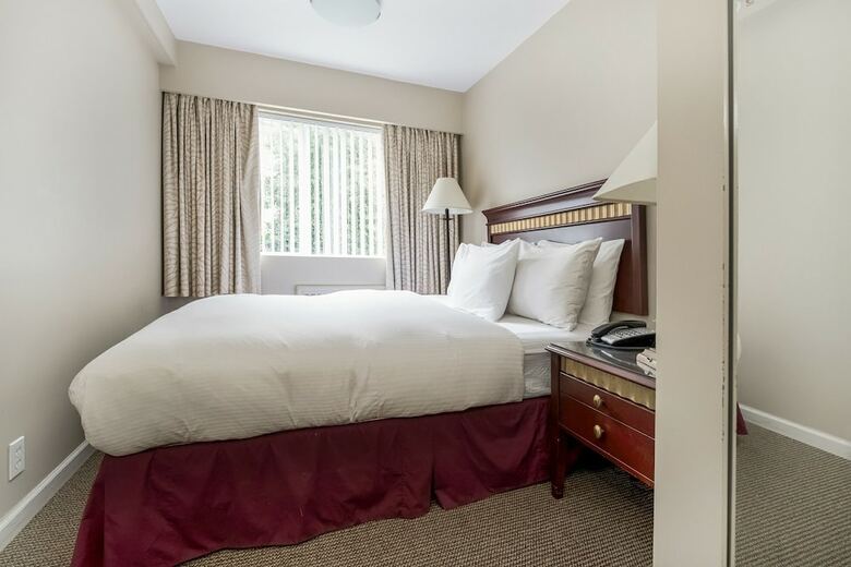 Hotel The Rosellen Suites At Stanley Park (.)