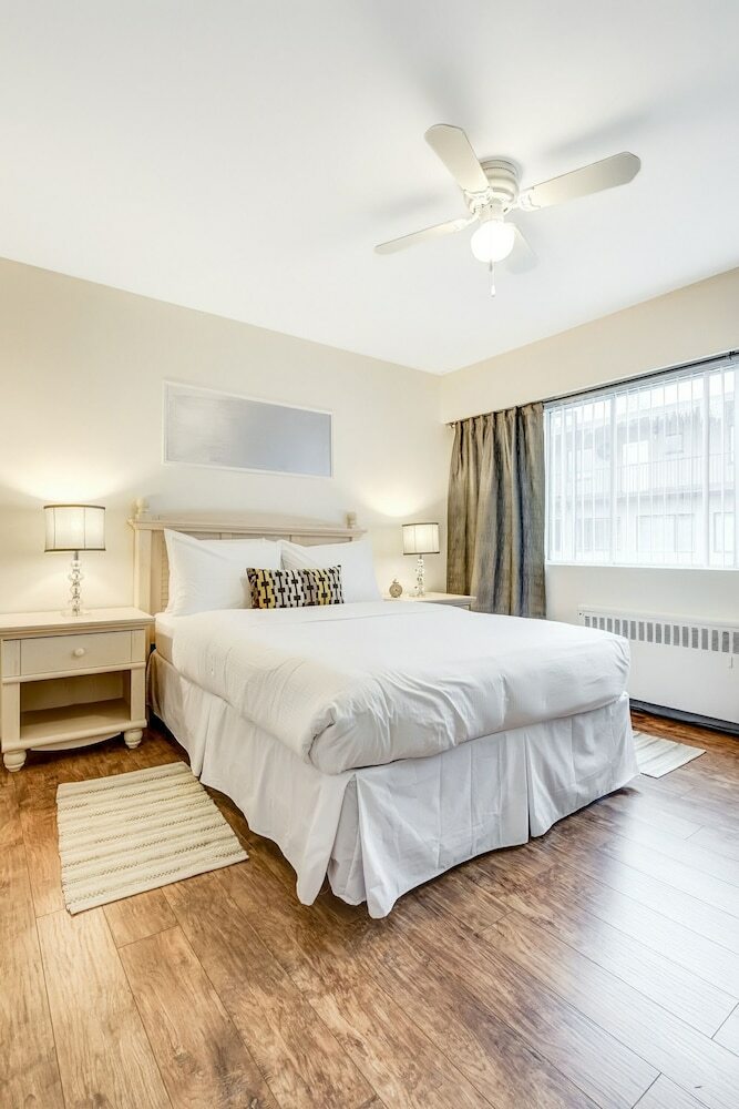 Hotel The Rosellen Suites At Stanley Park (.)