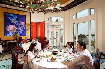 Hong Kong Disneyland Hotel