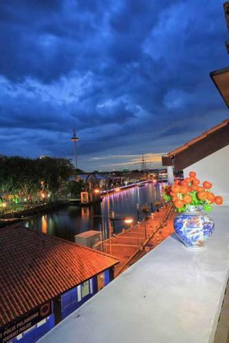 Heeren By The River Hotel