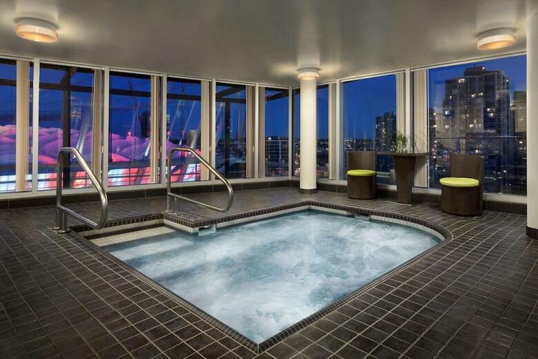 Hotel Hampton Inn And Suites Downtown