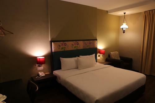 The Grand Jade Hotel