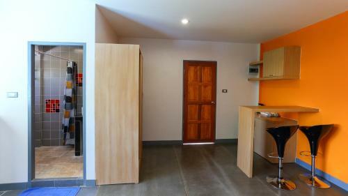 Hostal Bangtao Guest House