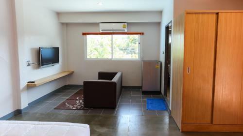 Hostal Bangtao Guest House