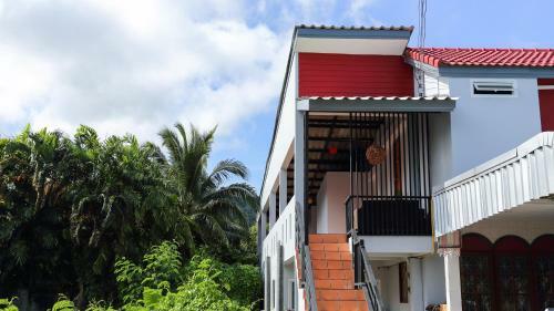 Hostal Bangtao Guest House
