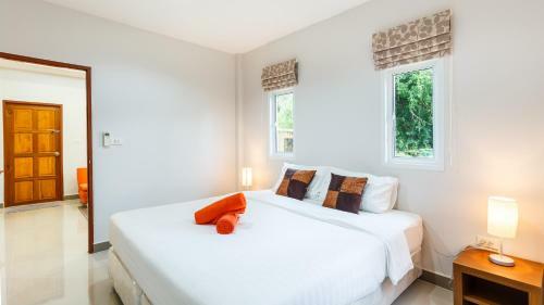 Hostal Bangtao Local House Rental