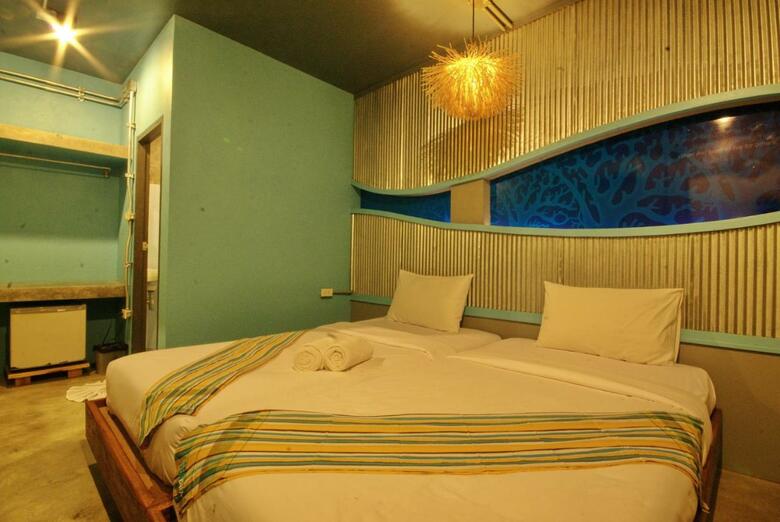Hostal Khaolak Seafan Bed & Breakfast