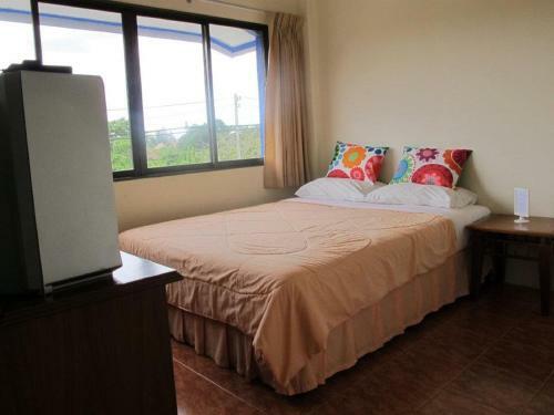 Hostal Khaolak Seafan Bed & Breakfast