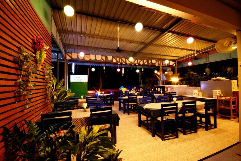 Hostal Khaolak Seafan Bed & Breakfast