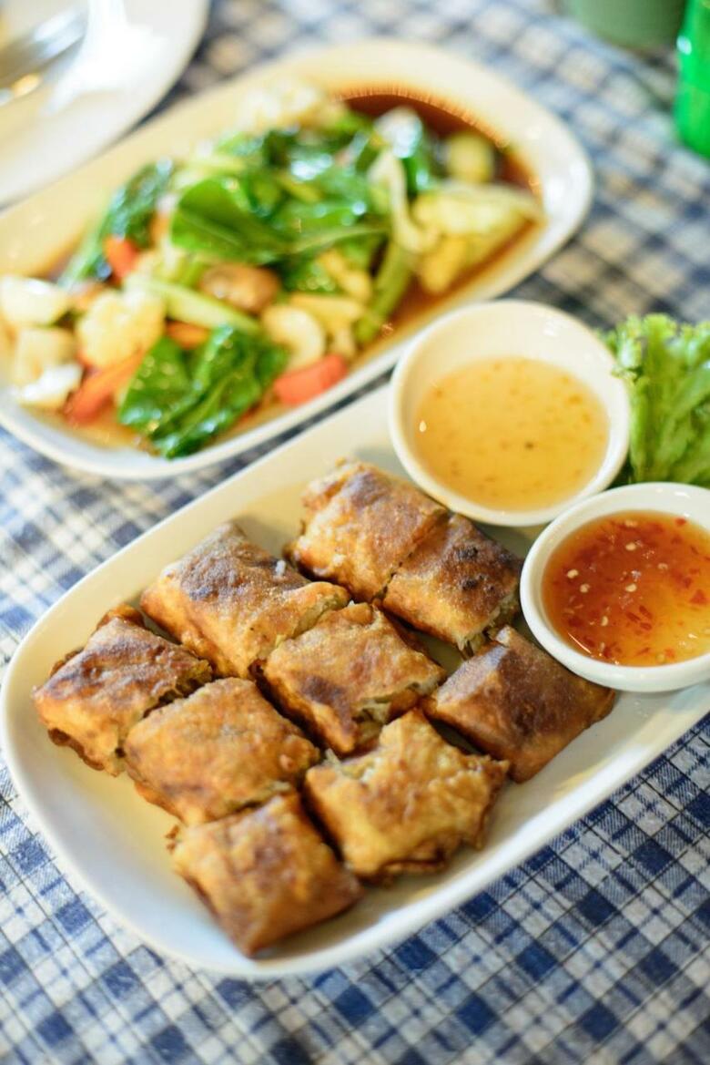 Hostal Khaolak Seafan Bed & Breakfast